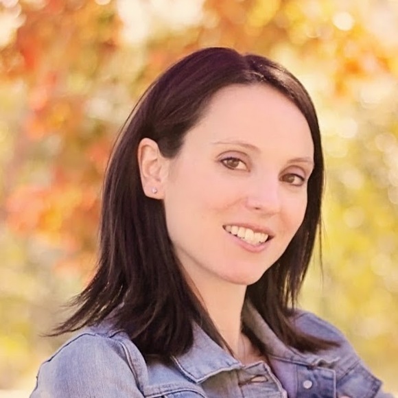 Meet your Posher, Elise - Picture 1 of 1